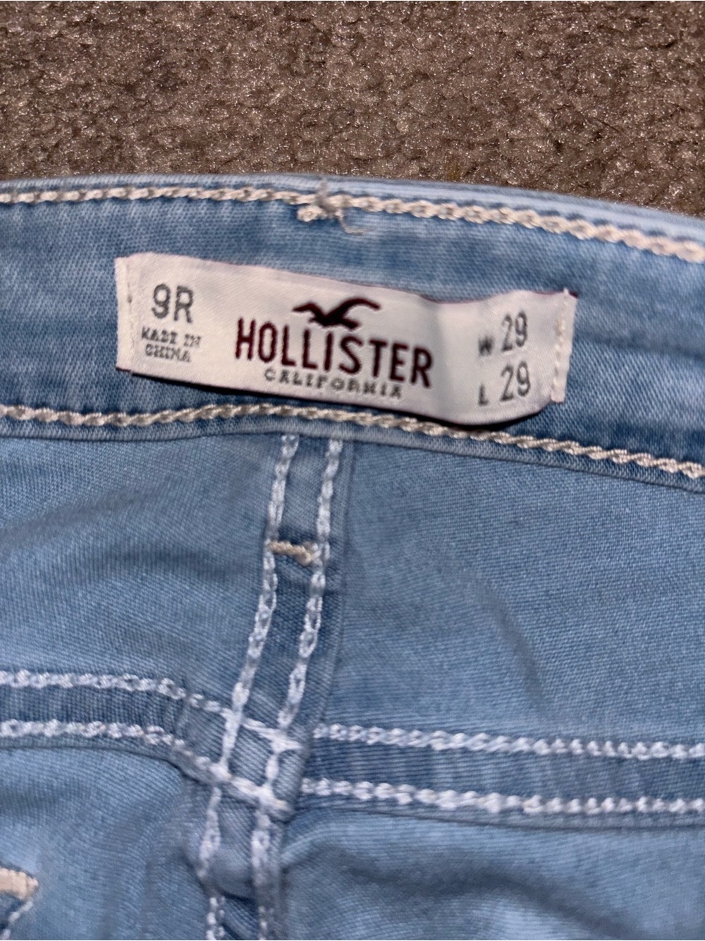 Hollister Light Wash Women's Skinny Jeans - Picture 3 of 3
